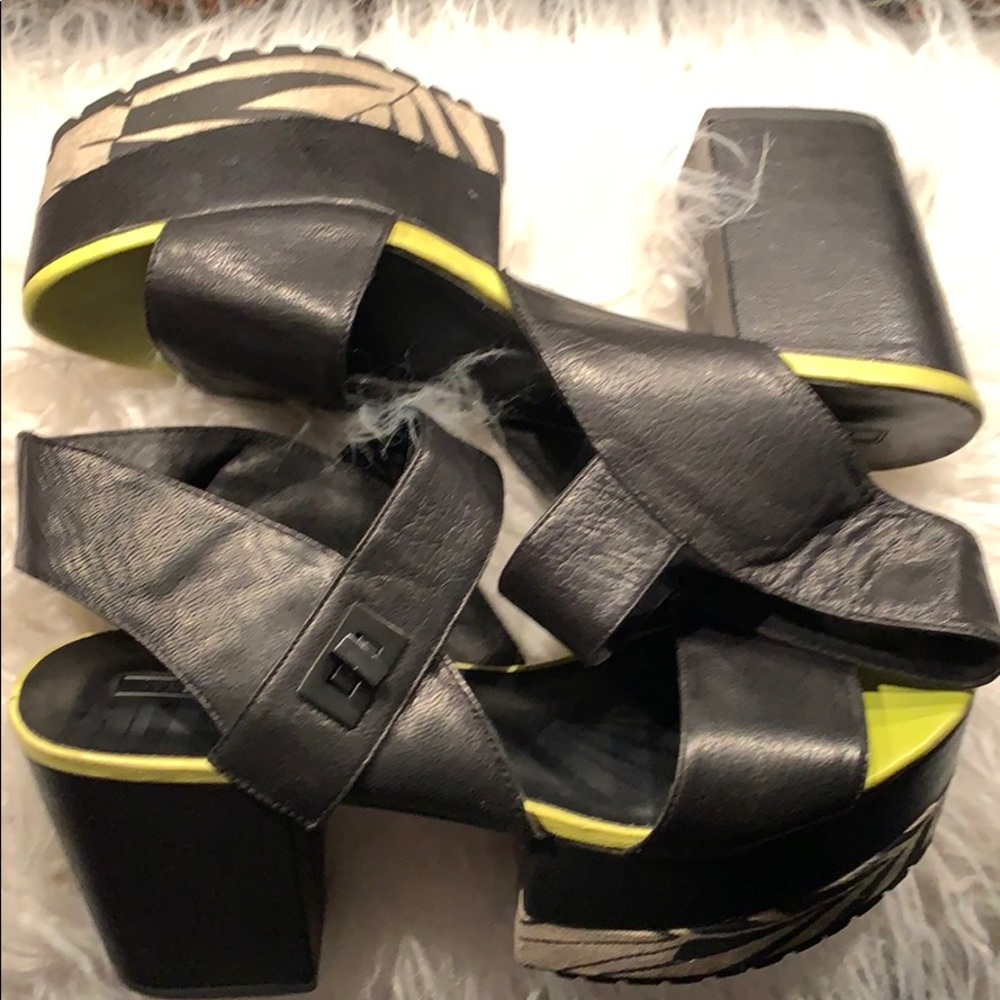 Shoes - Picture 5 of 8